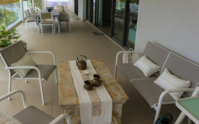 Sea Rock by Horizon Holidays