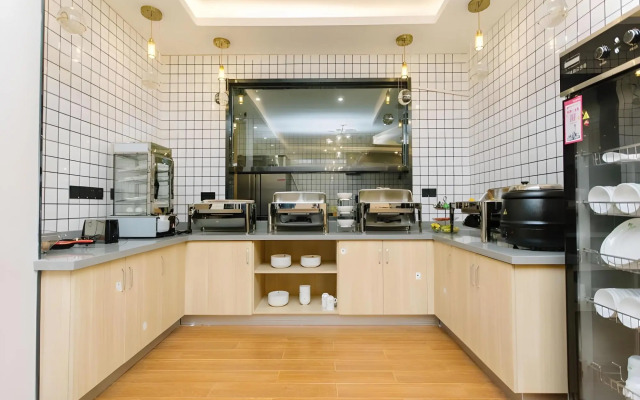 Greentree Inn Nanjing Lukou Airport Express Hotel