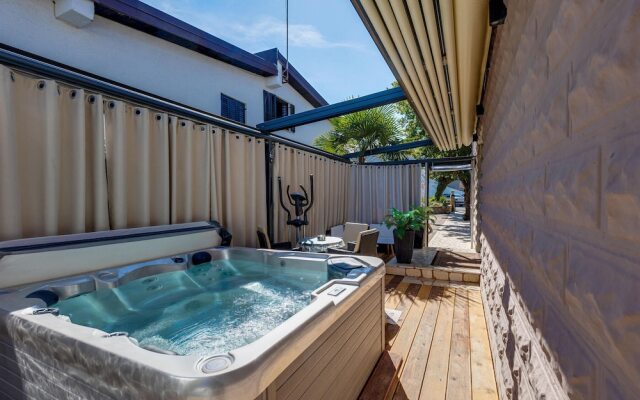 Awesome Home in Vantacici With Jacuzzi, Sauna and Wifi