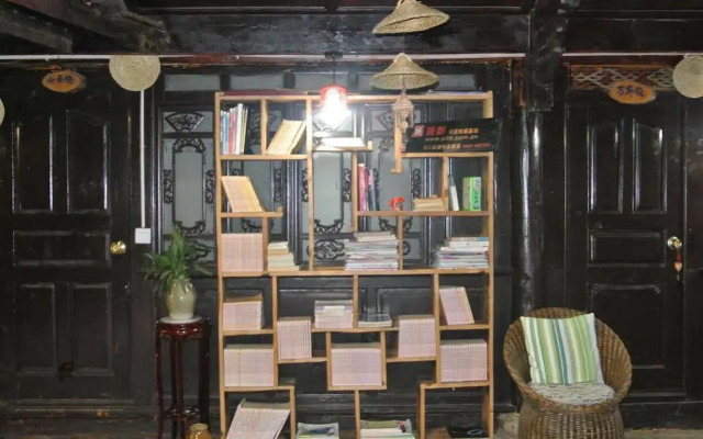 E-Outfitting Moon Hostel