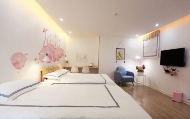 Love Flower Hostel