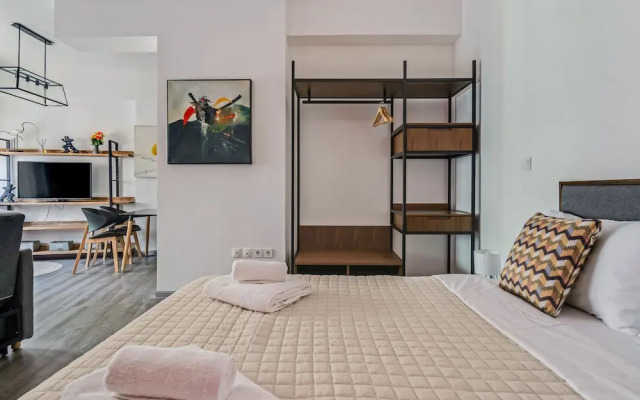 Sanders Center - Lovely Studio Apartment