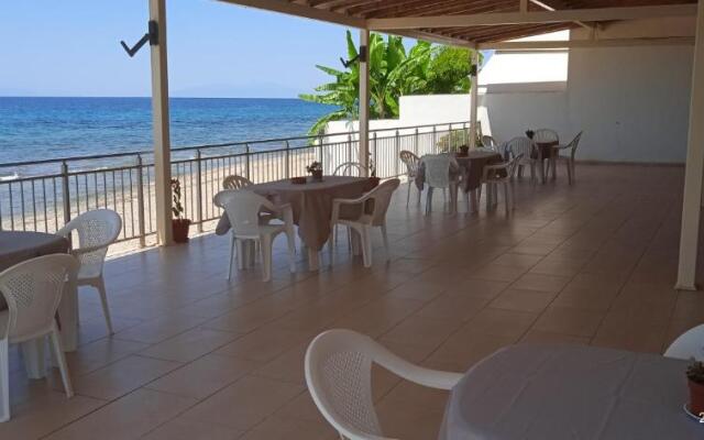 lemonishouse by the sea 2