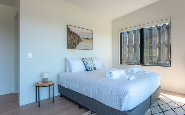 Luna Cottage - Ocean Views on Waiheke – Guest Rooms – Blackpool