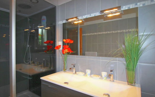 Attractive Holiday Home in Uchaux France With Private Pool