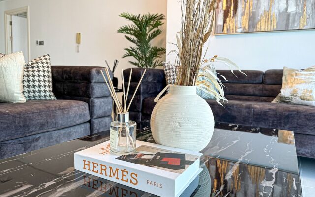 HiGuests - The Marina Torch