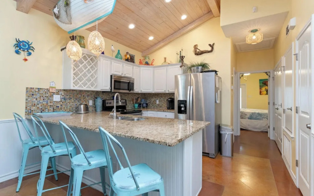 Mango Bungalow Sleeps 8 2 Community Pools