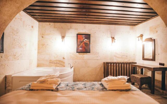Tale Cave INN