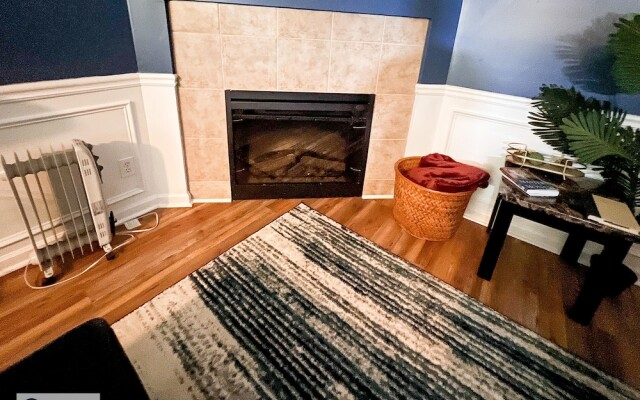 4 - Bed home, w/ Cali King Bed - 12 mins. to DTWN