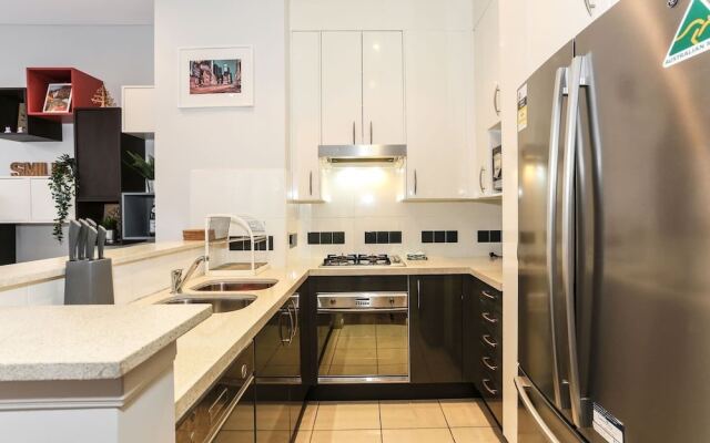 Beautiful home 2beds Apt @Waterloo-Close to CBD