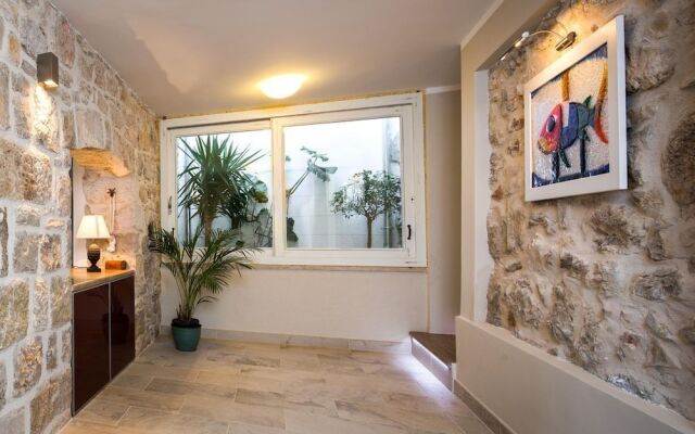 Holiday Home Secret Garden