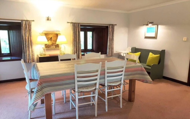 Coastal 4-bed Barn Between Salcombe & Hope Cove