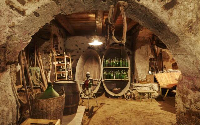 SCHLOSS PLARS Wine & Suites