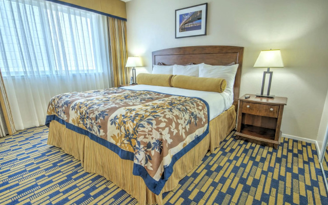Suites At Fishermans Wharf