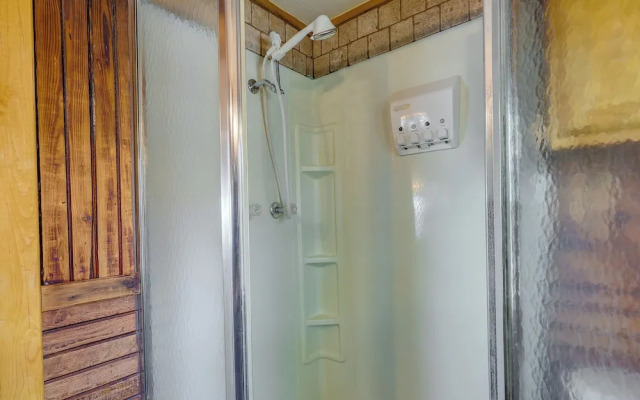 2 Boat Docks: Grand Lake Waterfront Home