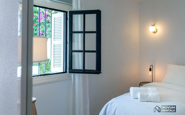 Modern 2 BDRM Apt with Sea Views and Pool