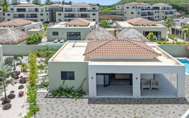 Villa Paradise with pool at mambo beach