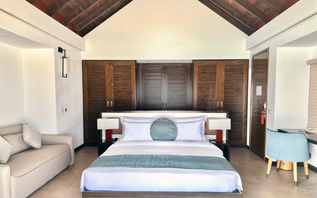 NOOE Maldives Kunaavashi Hotel
