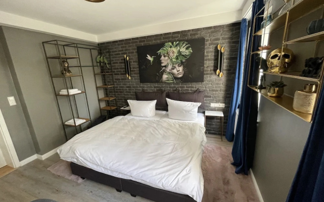 IQ Hotel