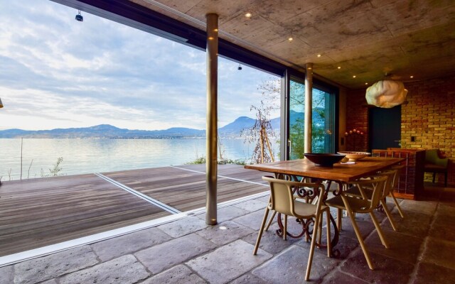 NEW 3BD Luxury Villa on the Geneva Lake