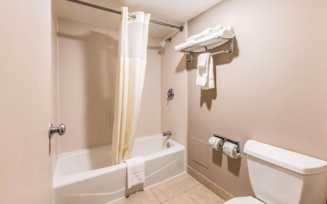 Clarion Inn