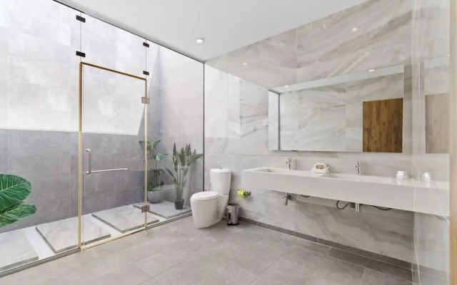 NEW Modern Villa Jacuzzi Pvt Pool Close2beach