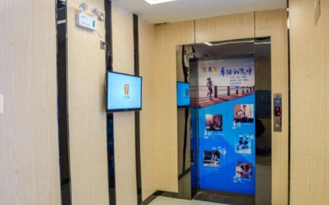 7 Days Premium Xinhua Train Station Square Branch