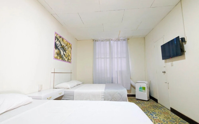 Del Tingo Al Tango Hostal