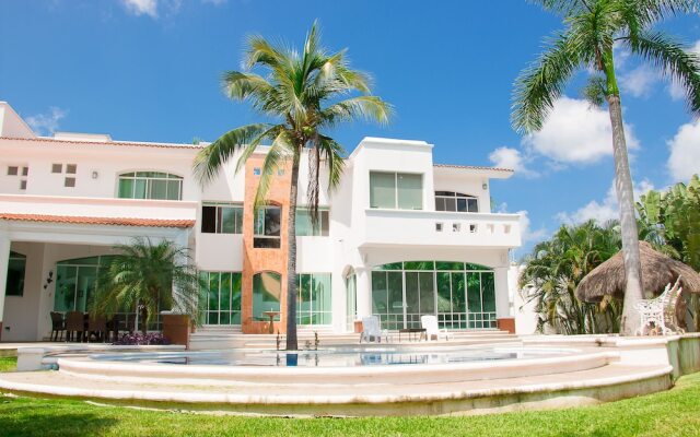 Luxury Villa Alamos