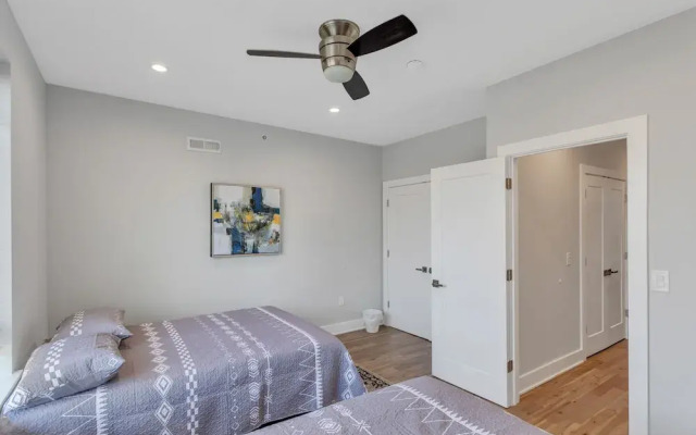 University City - Philadelphia 6 Bedroom Home by RedAwning