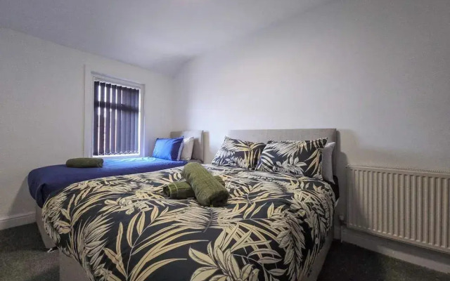 Blackpool Bliss - Spacious 4-bed Apartment