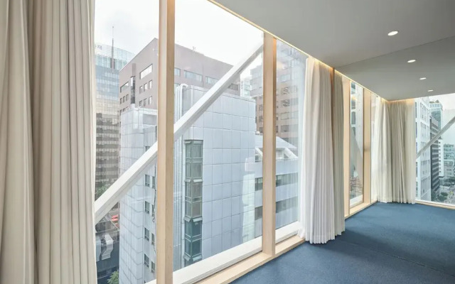 UH Suite The Gangnam