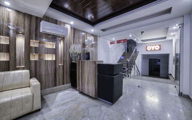 OYO 13637 Crown Residency