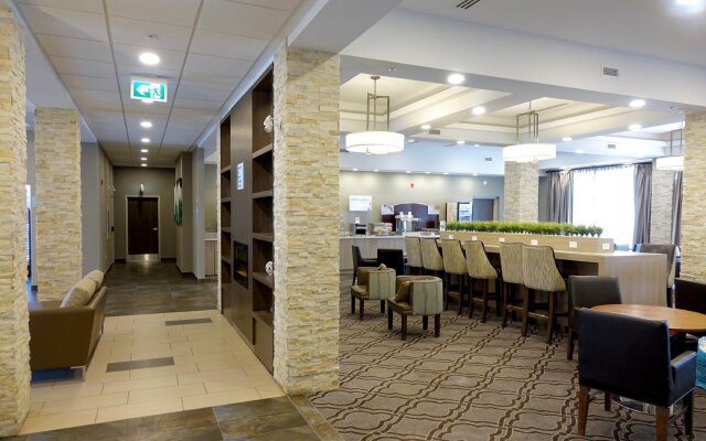 Holiday Inn Express & Suites Oshawa Downtown - Toronto Area, an IHG Hotel