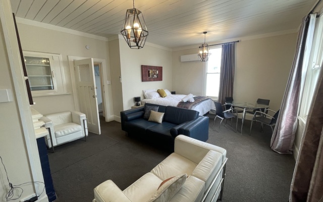 Ocean Front Cottage Napier – Guest Rooms – Napier