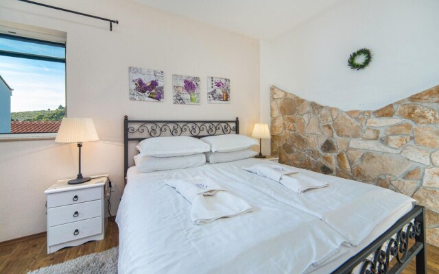 Stunning Home in Kremena With Wifi and 3 Bedrooms