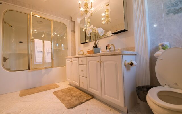 Villa On The River Inn