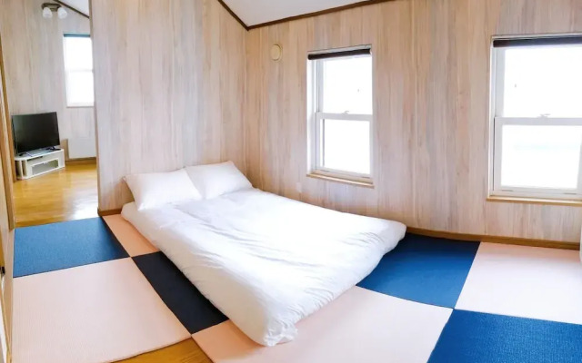 Donguri House