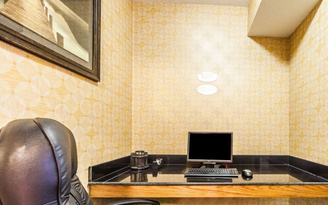 Comfort Inn & Suites Cleveland