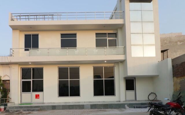 OYO 12493 Hotel Taaz Comfort Inn