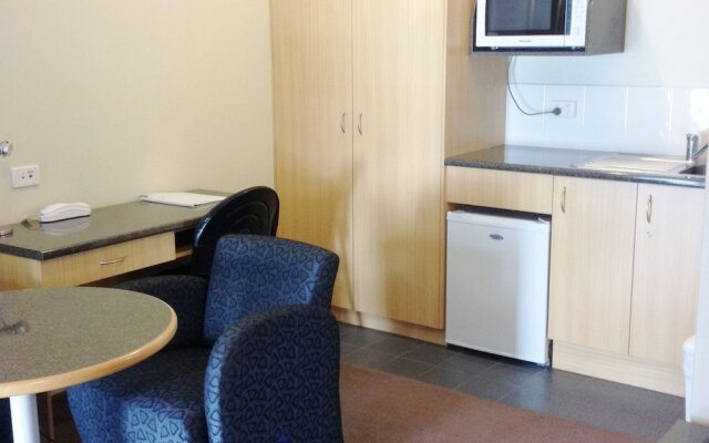 Ashton Townhouse Motel & Suites