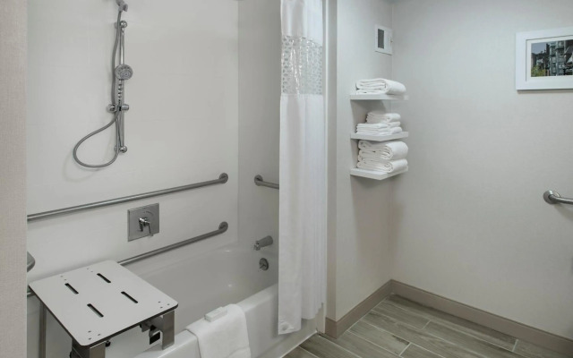 Hampton Inn Boston - Logan Airport