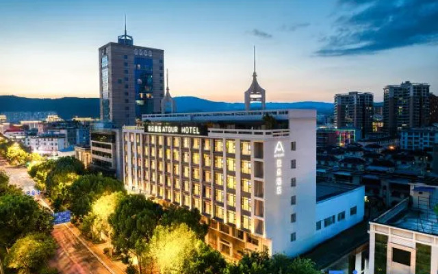 Mile Lake Spring Ranweng Road Atour Hotel