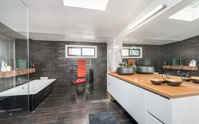 Urban Chic 3 BR House in Wickham