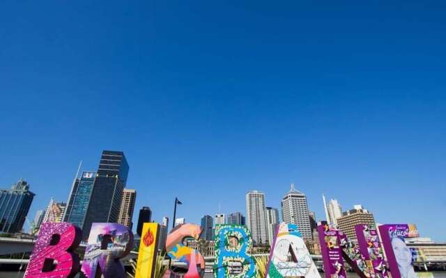 SKY Heart of BNE City 2bed APT Pool& Gym Qbn222-18