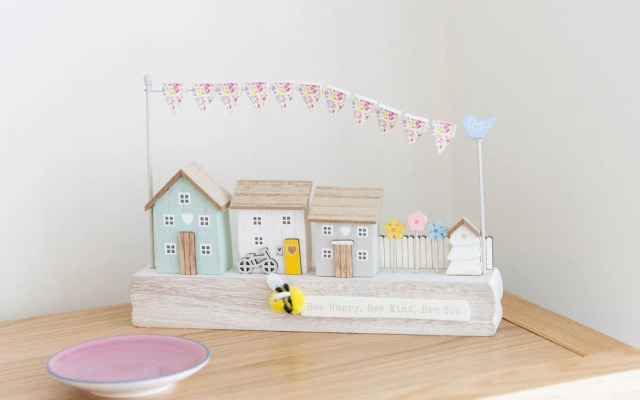 Seaside Retreat - Five Minutes to Beach Village