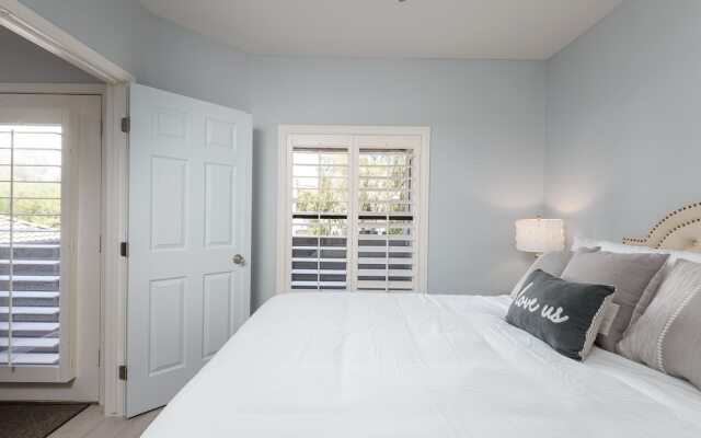 Villa Escape 2 Bedroom Condo by Redawning