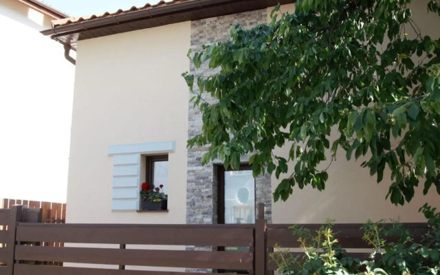 Casa Cu Tei