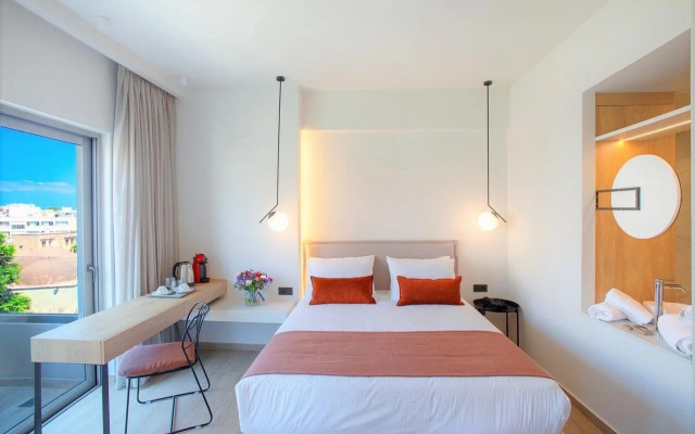 The City Hotel & Suites