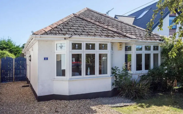 Woodstock in Poole With 2 Bedrooms and 1 Bathrooms